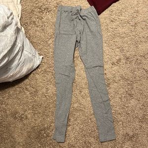 Girl’s grey leggings